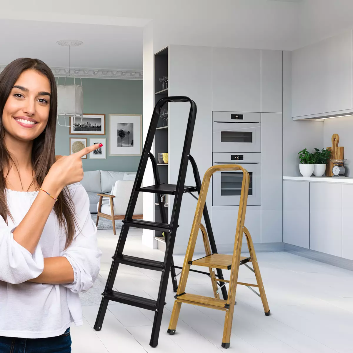 Frau benutzt Leiter in Schwarz und Holzoptik in zwei unterschiedlichen Größen in Küche